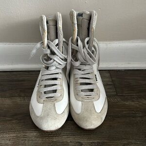 KILLAH WHITE SNEAKERS SZ 6 - 6.5
